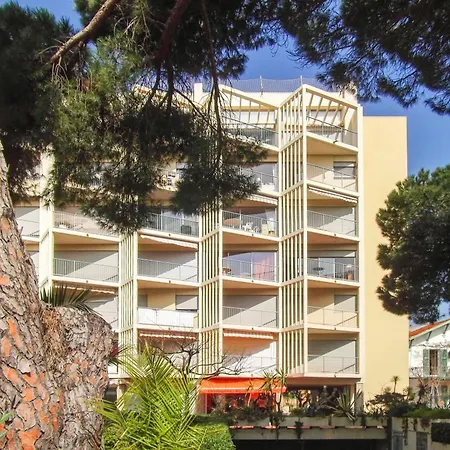 Bright, 1-bedroom With Sea Views And Balcony 50m From The Be *